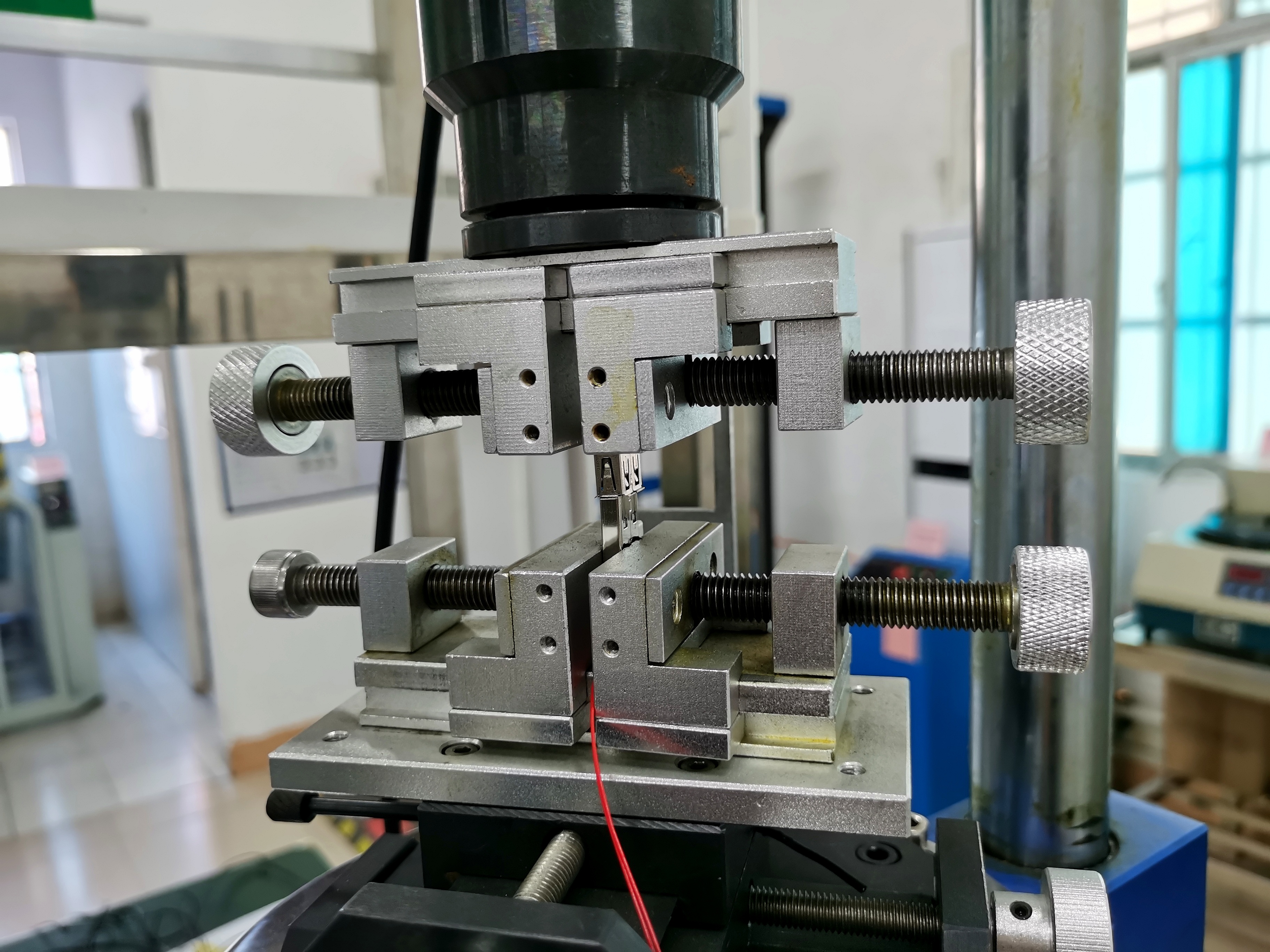 Inserion (plug-unplug) tester